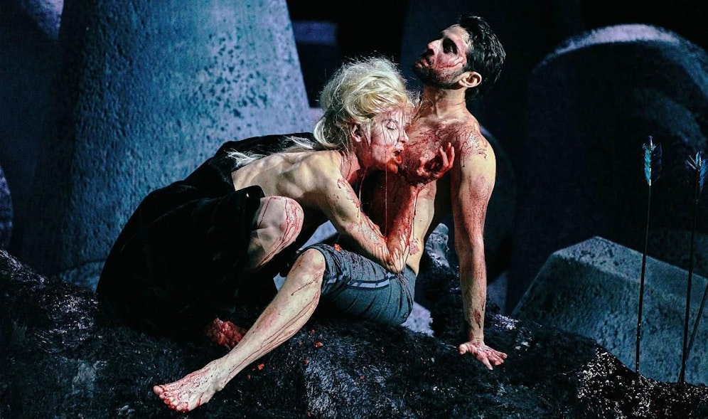 Thusnelda (Bibiana Beglau) wird zum Teil der Propaganda ihres Mannes Hermann. 