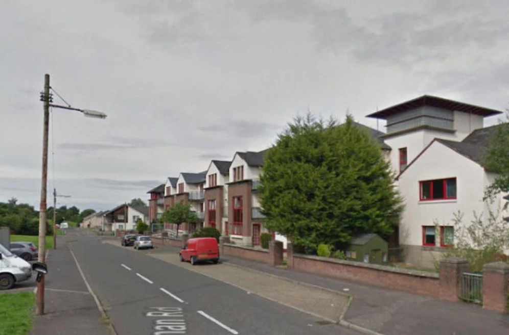 Der Vorfall ereignete sich in der Stravanan Road in Castlemilk südlich von Glasgow.