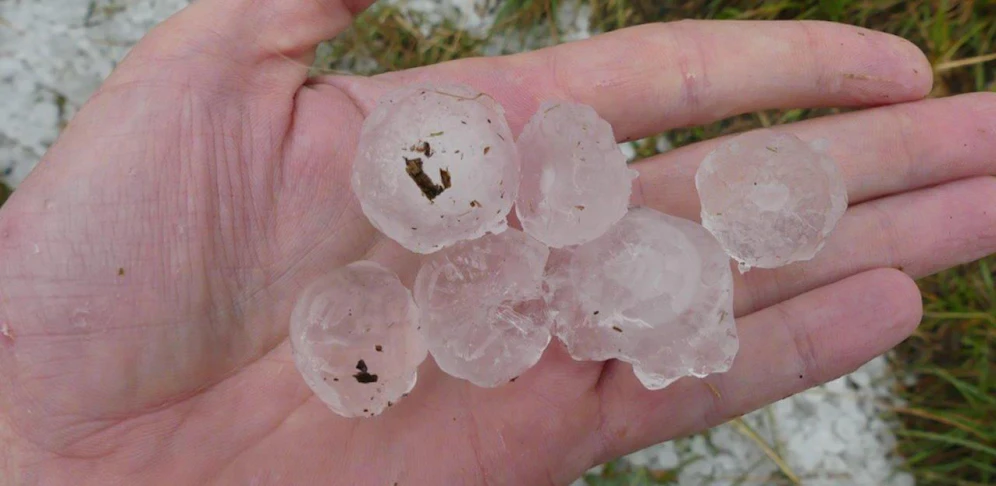 Schwere Unwetter mit Hagel ziehen über Niederösterreich.