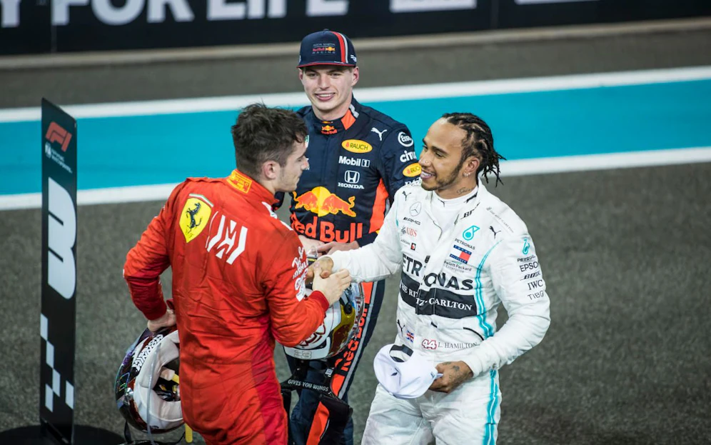Lewis Hamilton als Teamkollege von Charles Leclerc? Das glaubt Bernie Ecclestone nicht. 