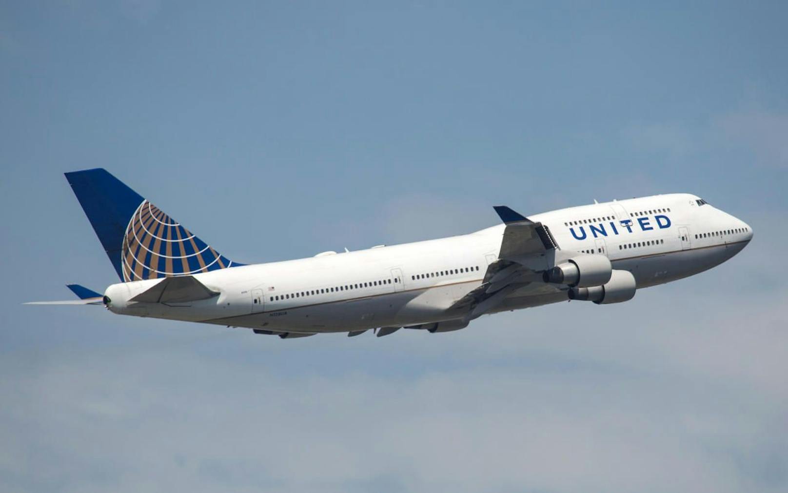 Auf einem Flug der United Airlines von New York nach Glasgow schlief der Pilot bei den Passagieren. 