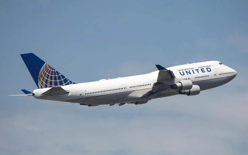 Auf einem Flug der United Airlines von New York nach Glasgow schlief der Pilot bei den Passagieren. 
