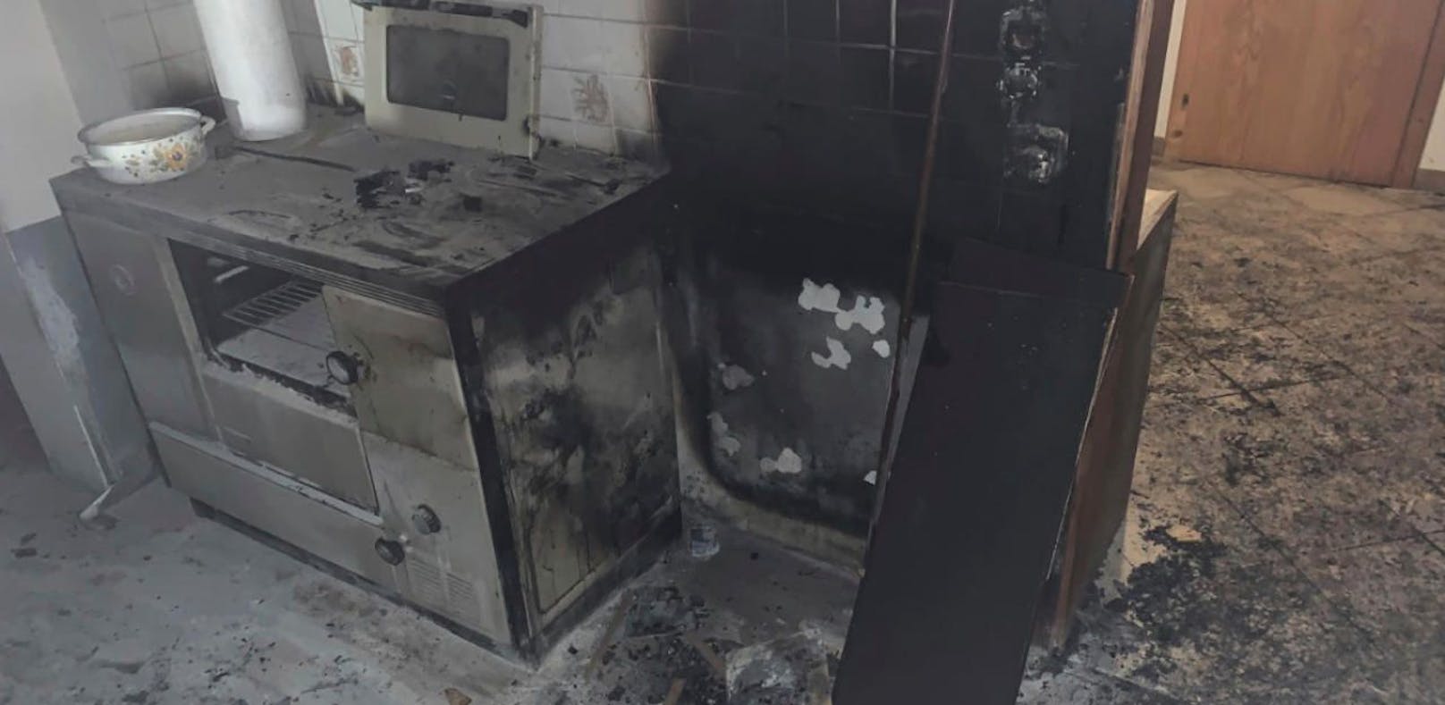 Küchenbrand in der Wohnküche: Die Feuerwehr löschte.
