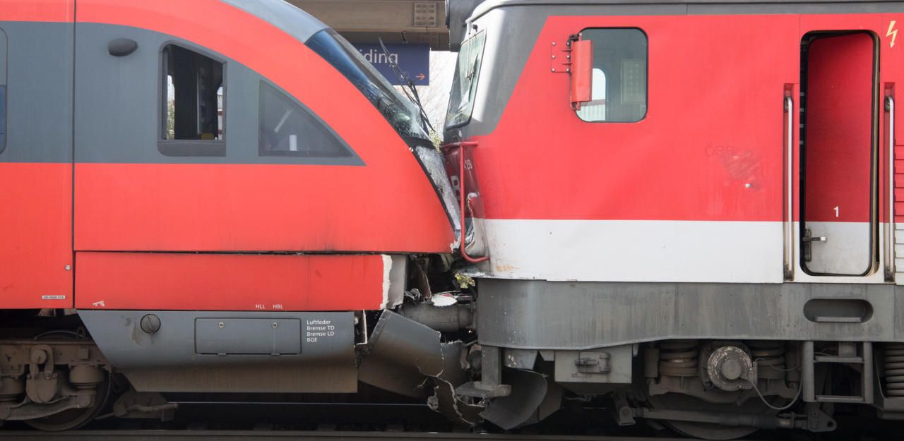 Heute.at - 20 km Irrfahrt! Führerlose Lok rammt Regionalzug