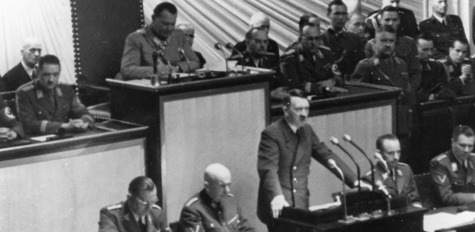 Der FPÖ-Politiker soll Bilder verbreitet haben, in die sein Kopf neben Adolf Hitler montiert wurde (Symbolbild)