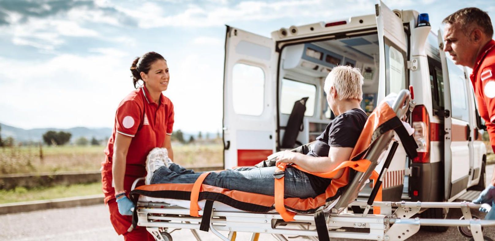 Liegende Patienten dürfen nur noch von Rettungsorganisationen transportiert werden.