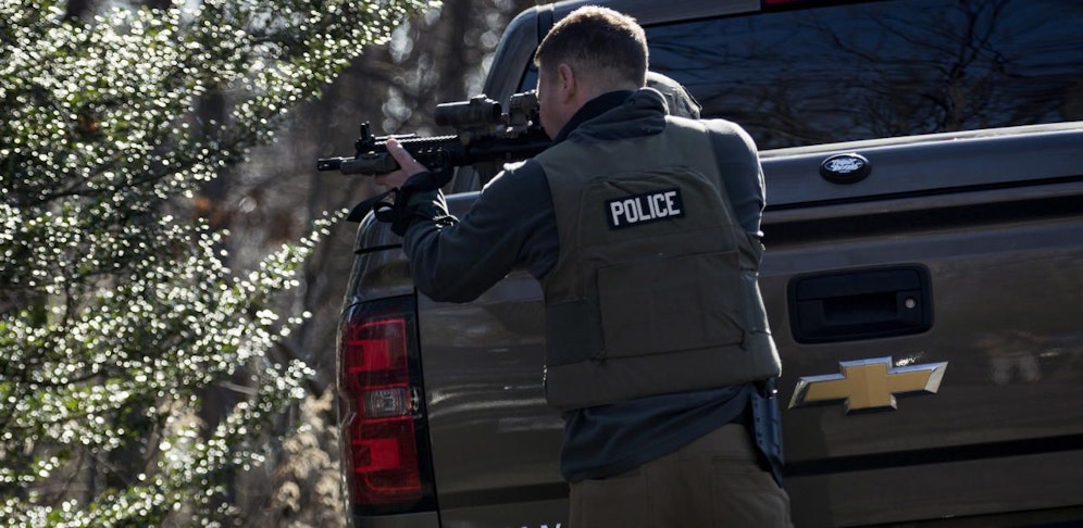 Derzeit läuft eine Großfahndung nach einem bewaffneten Gegner Donald Trumps; Symbolfoto