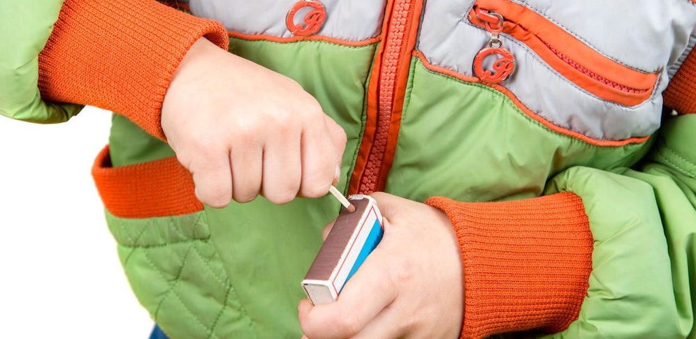 Kinder zündelten im Wohnzimmer