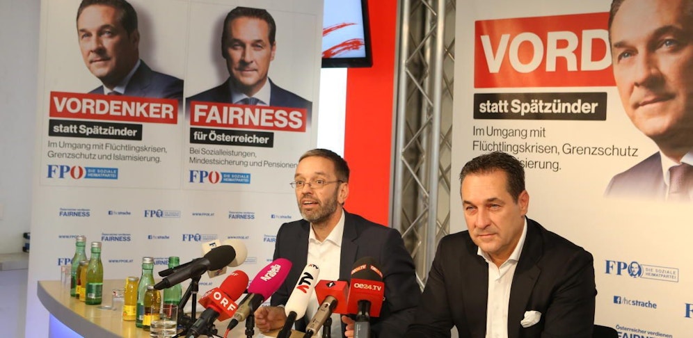 Herbert Kickl und Heinz-Christian Strache bei der Plakatpräsentation.