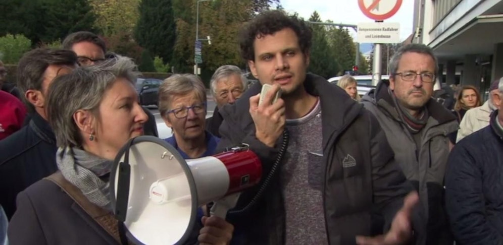 Rund 200 Demonstranten protestierten in Feldkirch gegen die "Grausamkeiten des Asylsystems"