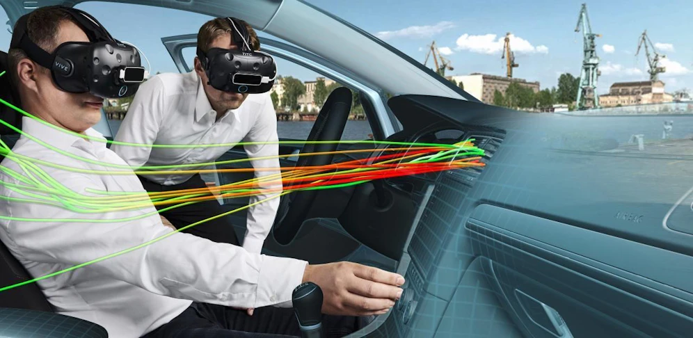 Jan Jacobs (l.) und Florian Frankeaus dem Virtual Engineering Lab untersuchen die Ausströmungen der Klimaanlage.