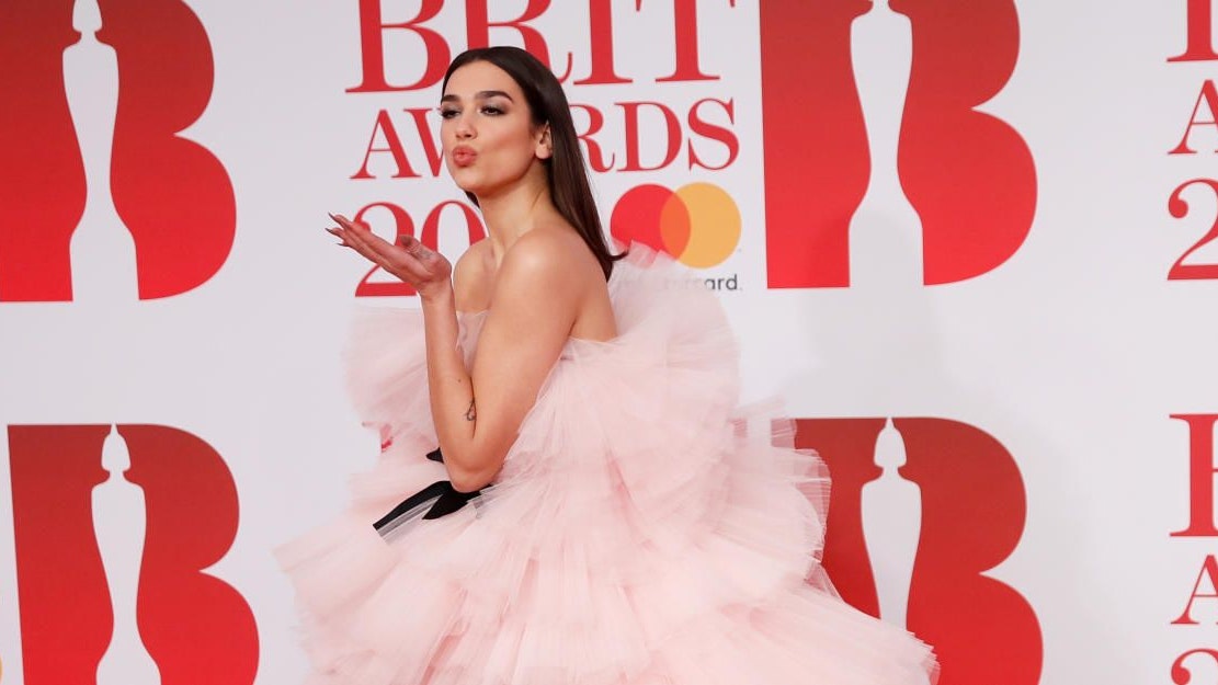 <strong>Dua Lipa</strong> soll für Abba zum ESC nach Turin reisen - ob das klappt?