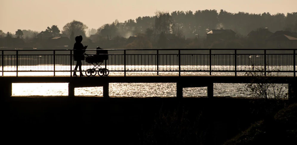 Dramatischer Vorfall beim Spazieren mit Kinderwagen.
