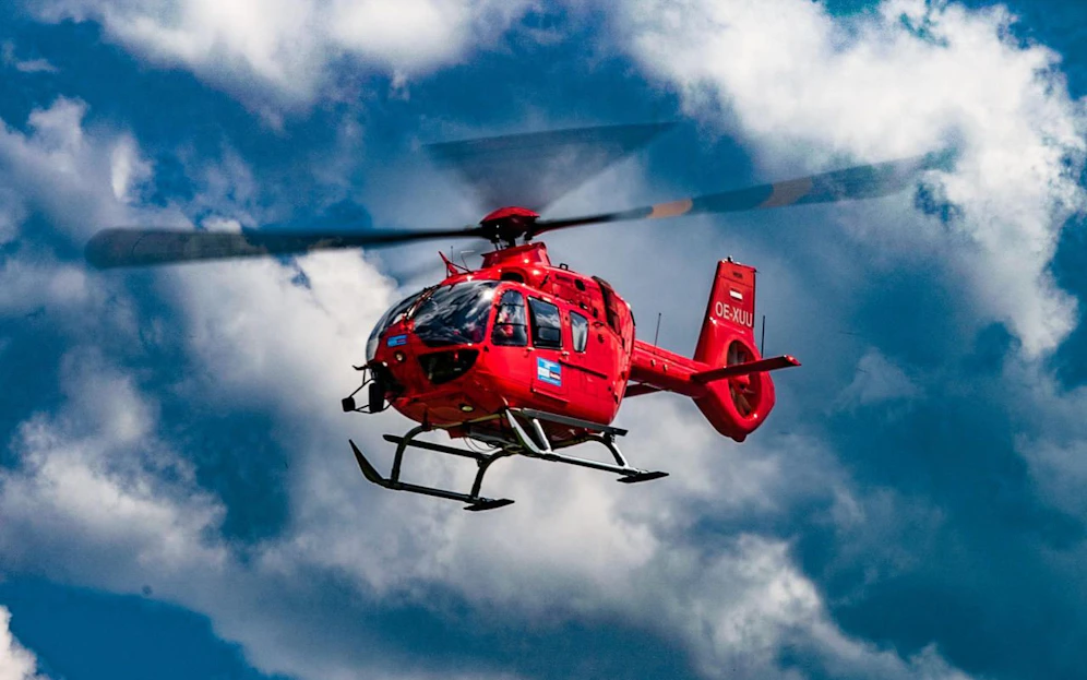 Mit dem Rettungshubschrauber Martin 3 wurde der Bub ins Spital nach Linz geflogen.