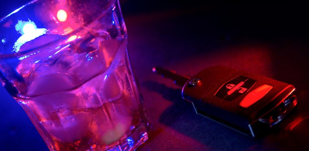 Der Alkolenker übersah einen großen Lastwagen.