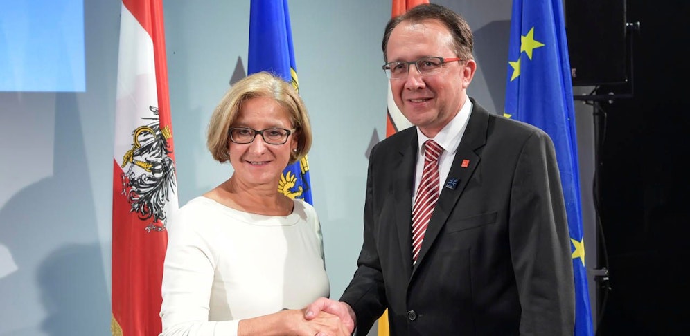 St. Pölten will Kulturhauptstadt werden: Landeshauptfrau Johanna Mikl-Leitner und Bürgermeister Matthias Stadler bei der Pressekonferenz.