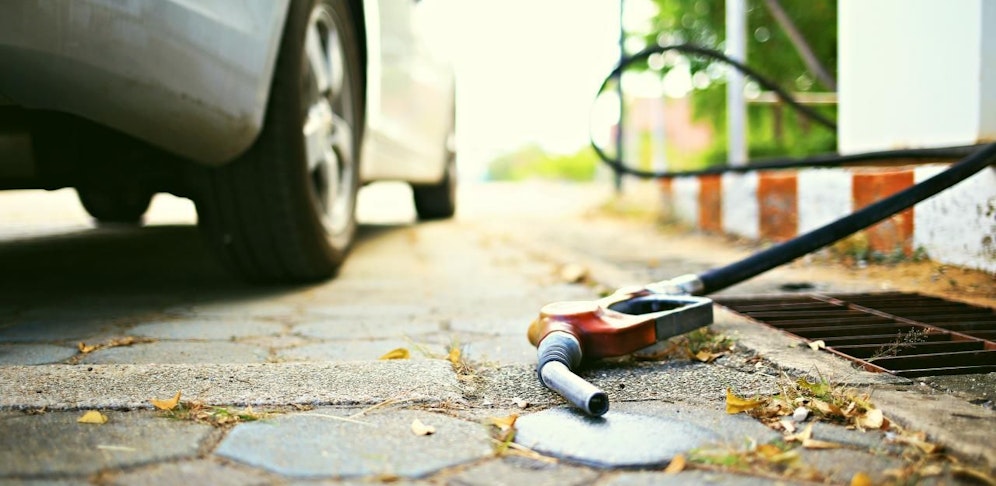 Der 35-jährige Häftling hatte falsches Benzin getankt: Ausgebremst! (Symbolbild).