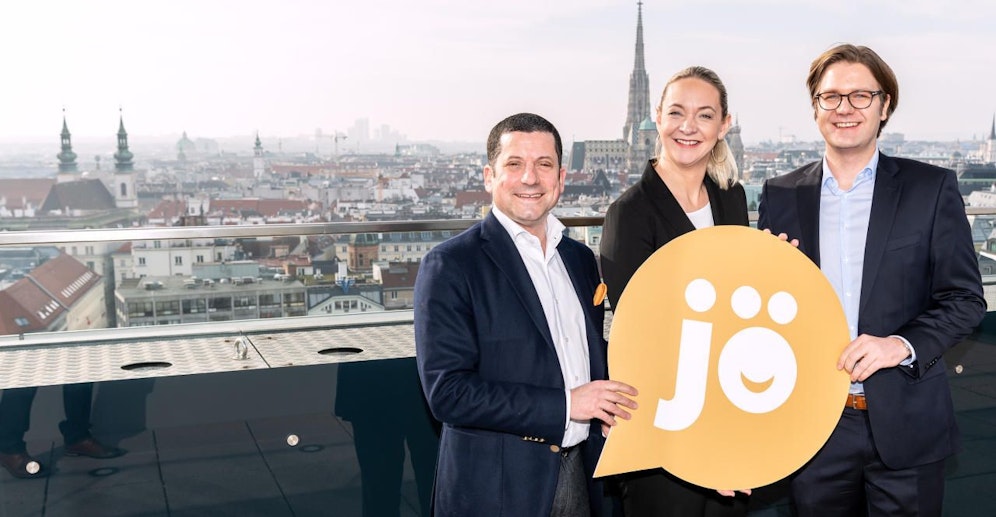 Marcel Haraszti, Vorstand Rewe International mit den Jö-Geschäftsführern Ulrike Kittinger und Mario Günther Rauch (v. l. n. r.)