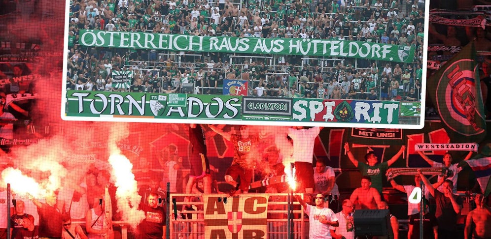 "Österreich raus aus Hütteldorf", fordern die Rapid-Fans. Gemeint ist die gleichnamige Tageszeitung. 
