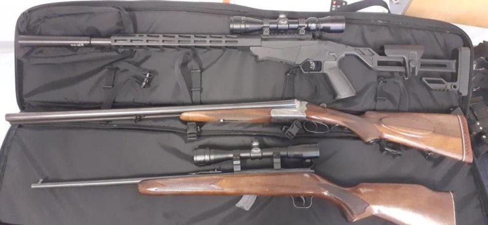 Die sichergestellten Waffen des Wohnungsschützen.