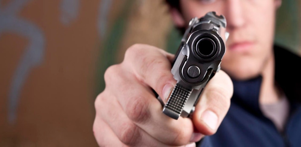 Als der Streit eskalierte, zog der Teenager plötzlich eine Waffe.