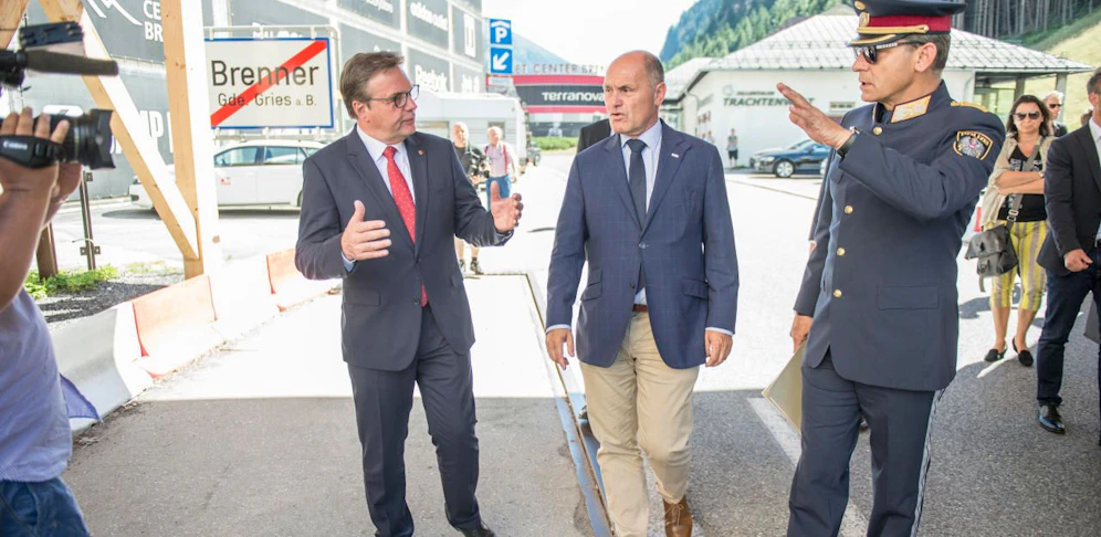 Innenminister Sobotka machte sich bereits vor einiger Zeit mit Tirols Landeshauptmann Platter am Brenner ein Bild von der Lage.