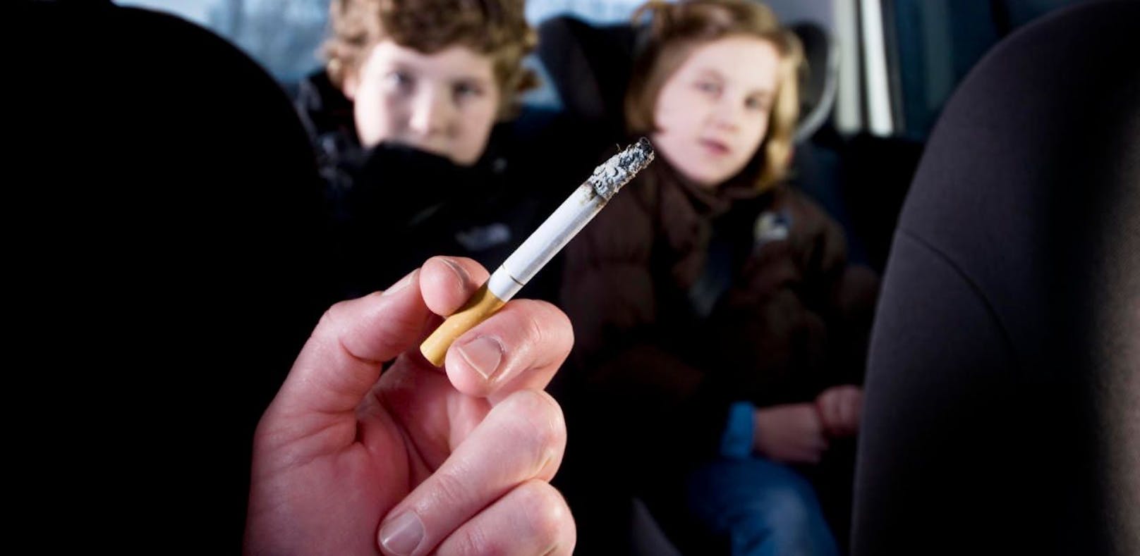 Das Rauchen im Auto, wenn Minderjährige mitfahren, ist ab 1.5.2018 verboten.