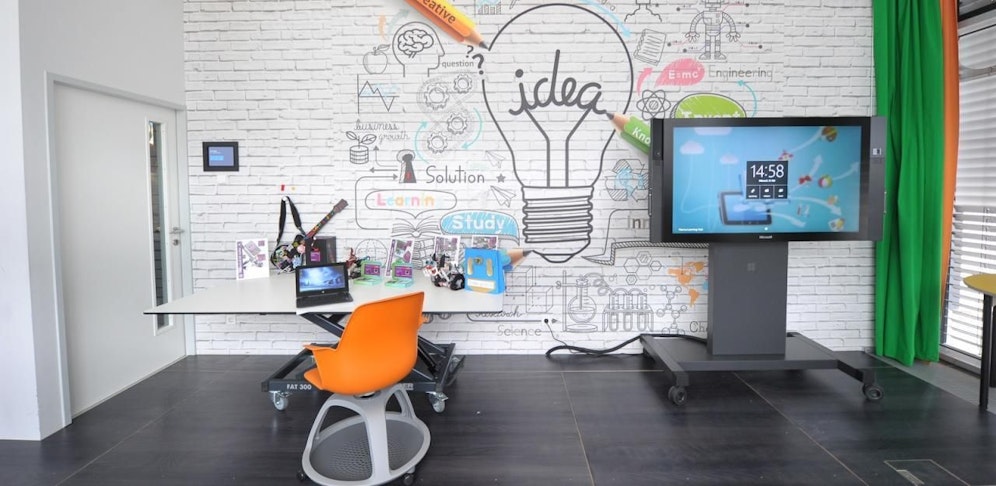 Microsoft Learning Hub.