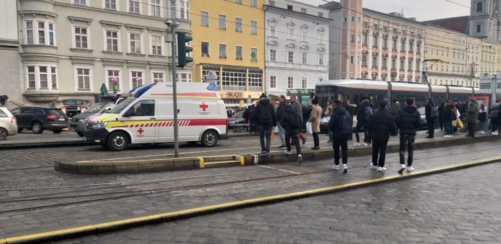 Mitten am Hauptplatz ist es am Mittwoch zu einem schweren Unfall mit einer Straßenbahn gekommen. 