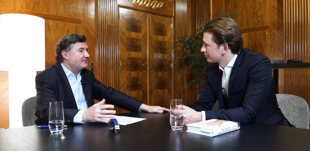 Autor Andreas Salcher und Bundeskanzler Sebastian Kurz im Gespräch.