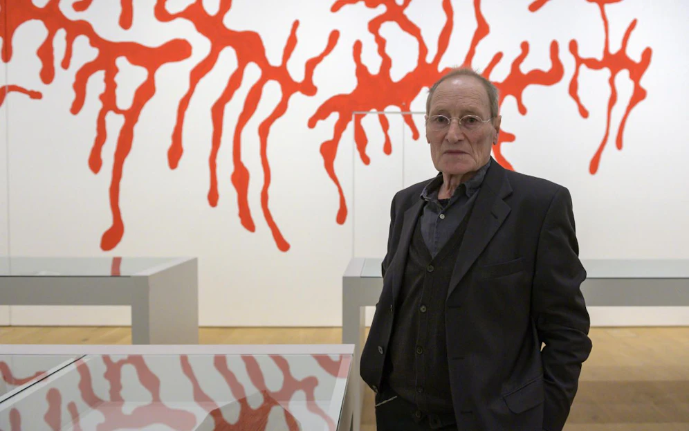 Lois Weinberger bei seiner Ausstellung "Lois Weinberger - Debris Field" im Museum Tinguely in Basel im April 2019 