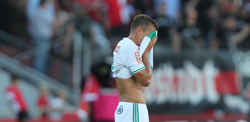 Ein Bild sagt oftmals mehr als tausend Worte: Rapid-Kapitän Stefan Schwab nach der 1:3-Pleite gegen die Admira. 