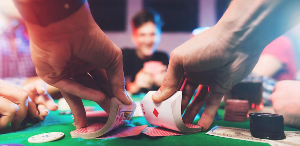 Weil er beim Pokern hoch verlor, attackierte ein 28-Jähriger den Croupier. (Symbolbild).