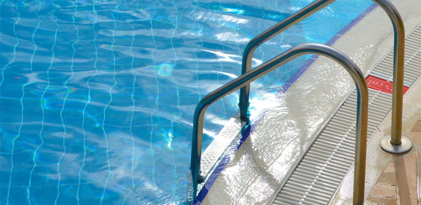 Der 51-Jährige trieb leblos im Pool