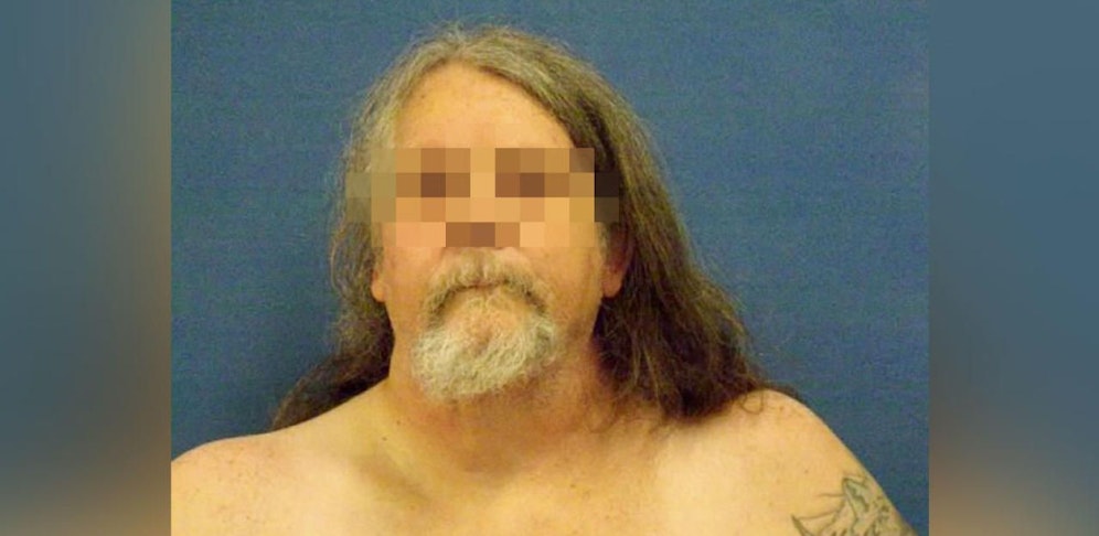 Der 58-Jährige wollte nach eigener Aussage den tobenden Buben nur am Boden fixieren.