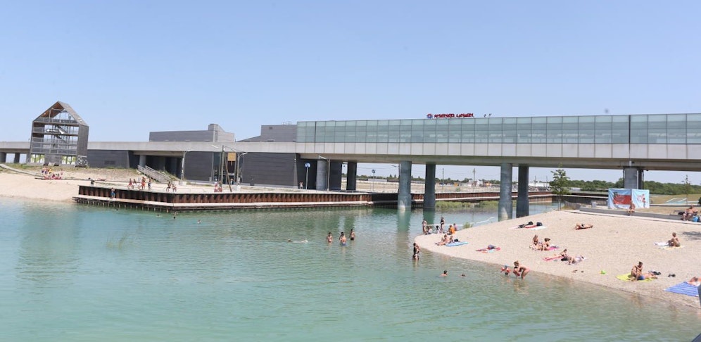 Hier trieb die Leiche im Wasser. Drei Jugendliche alarmierten die Polizei.