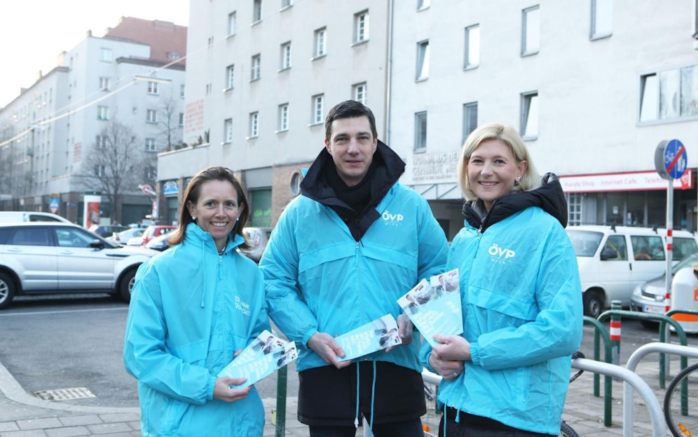 Landesgeschäftsführerin Bernadette Arnoldner (re.) zieht in Sachen Mindestsicherung Neu nicht nur durch die Wiener Gemeindebauten, sondern auch gegen die Stadt Wien ins Feld. (c) ÖVP Wien