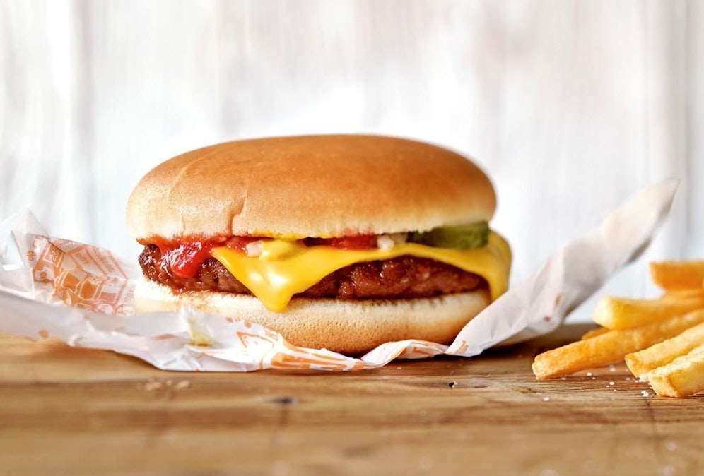 Mit 27 Millionen verkauften Exemplaren in Österreich war der klassische Cheeseburger 2018 der beliebteste Burger im Sortiment von McDonald's