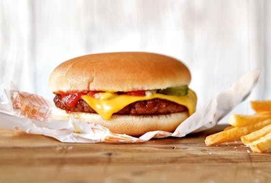Mit 27 Millionen verkauften Exemplaren in Österreich war der klassische Cheeseburger 2018 der beliebteste Burger im Sortiment von McDonald's