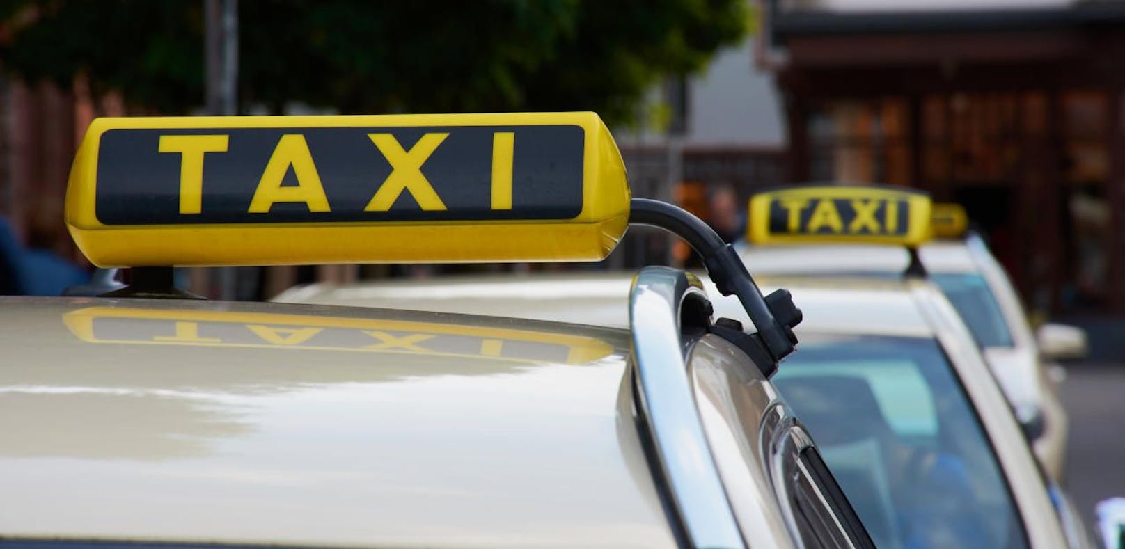 Symbolbild zweier Taxis.