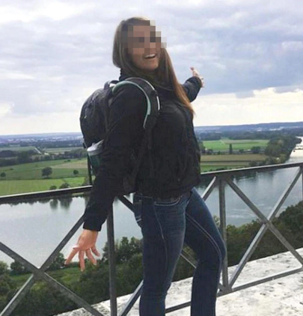 Hat ihre vier Kinder alleine zurückgelassen: Erin M. an ihrem ersten Tag in Deutschland. (21.9.2017) 