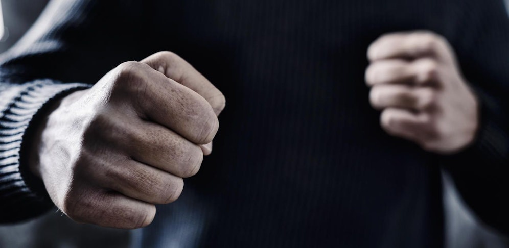 Der 26-Jährige versetzte dem Lenker Faustschläge.