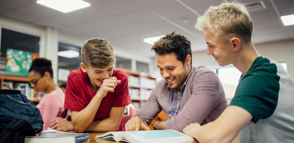 Eltern müssen für die Nachhilfe ihrer Kinder tief ins Geldbörsel greifen.