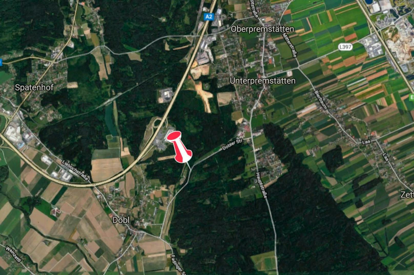 Der Abgängige wurde in dem Waldstück zwischen der Dobler Straße (Pin) und der A2 gefunden.
