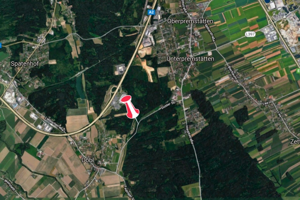 Der Abgängige wurde in dem Waldstück zwischen der Dobler Straße (Pin) und der A2 gefunden.