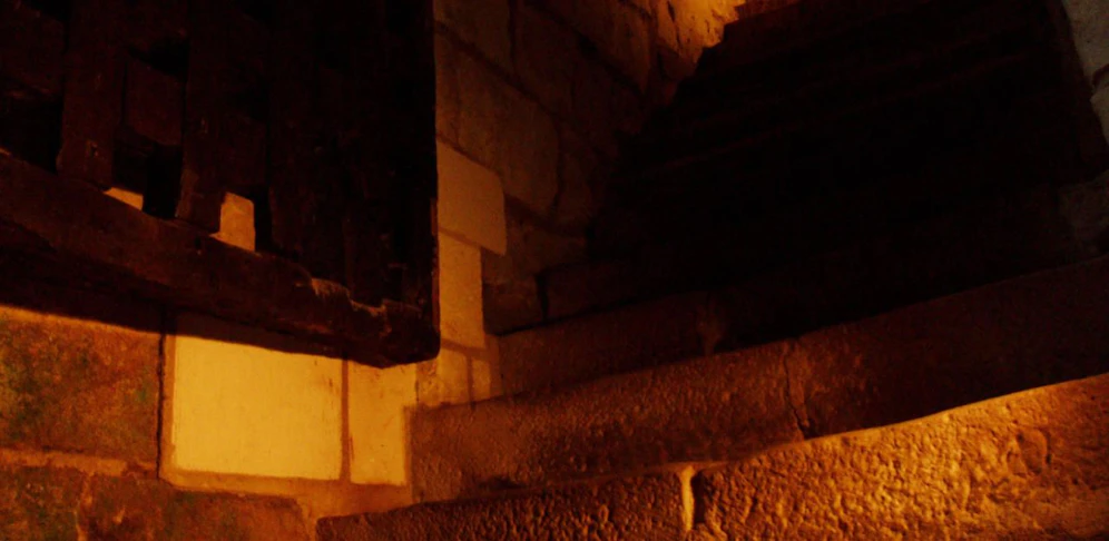 Die Frau fiel über eine Treppe und zog sich dabei tödliche Verletzungen zu (Symbolbild)