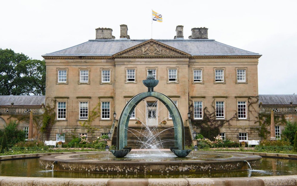 Nicht alle Gemälde auf Prince Charles' "Dumfries House" sollen Originale sein, behauptet jetzt ein US-Kunstfälscher.