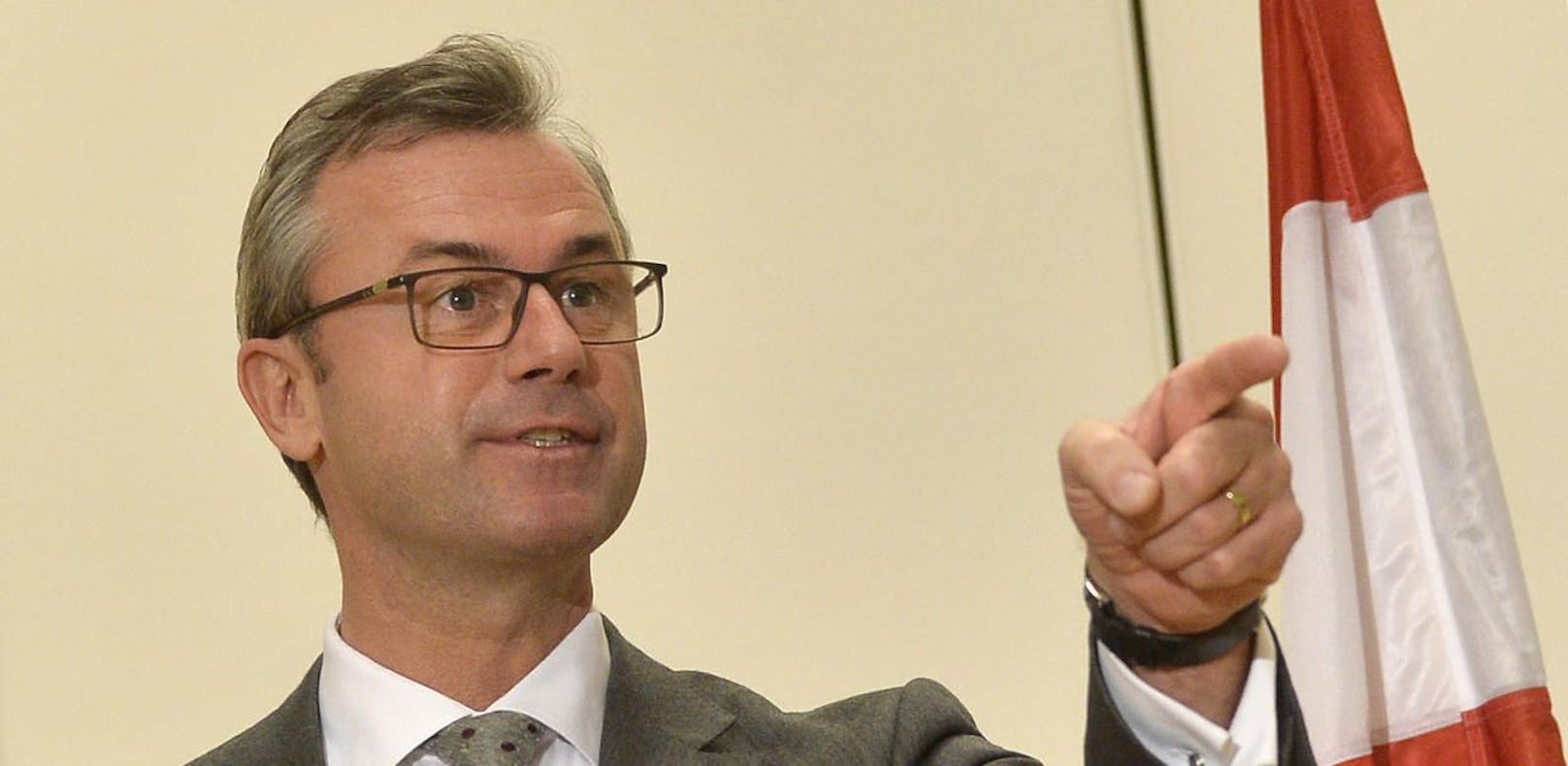 Der Infrastrukturminister Norbert Hofer (FPÖ)rührt bei den ÖBB um.