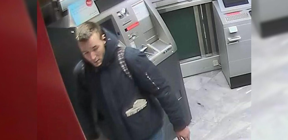 Eine Aufnahme aus der Überwachungskamera zeigt den Verdächtigen.