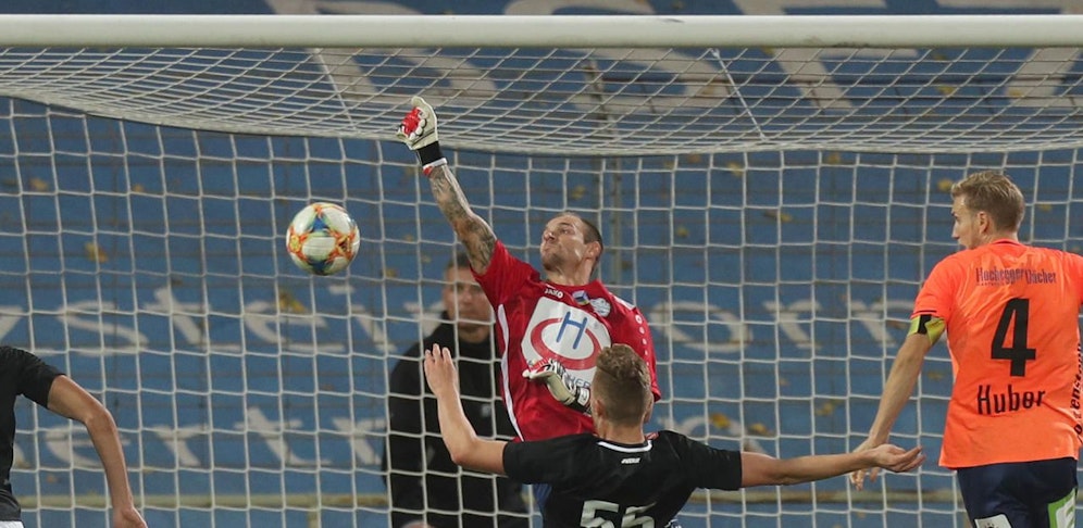 Auf dem Trikot stand zwar Zwete - doch der war bereits unter der Dusche, also hielt Mittelfeldspieler Rep die letzten zehn Minuten das Hartberg-Tor sauber. 